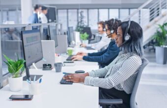 poeple-working-in-a-call-center
